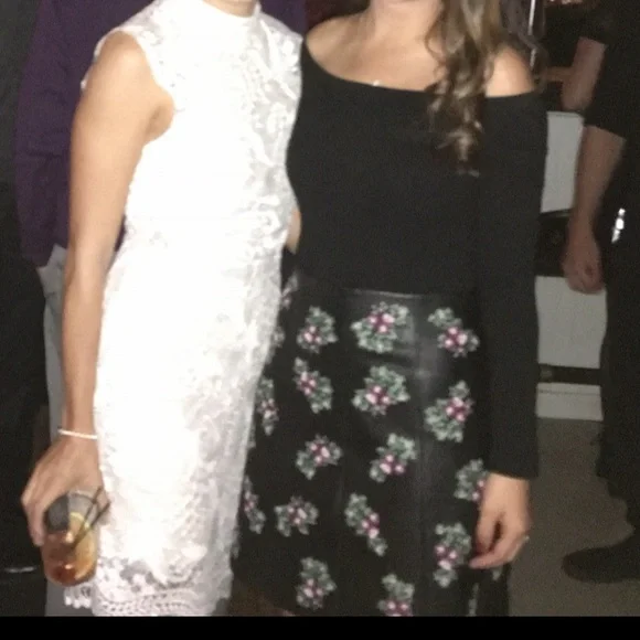 Club Monaco Size 2 Black Leather Mini A Line with Embroidered Flowers - Picture 4 of 4